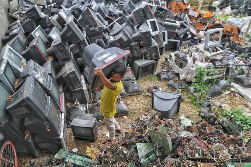 DE BASURA ELÉCTRICA Y ELECTRÓNICA A PRODUCTOS VALIOSOS: UNA SEGUNDA VIDA PARA LOS PLÁSTICOS NO RECICLABLES
